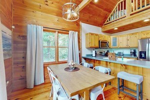 Dining - Moonlit Ridge Retreat (Ellijay)