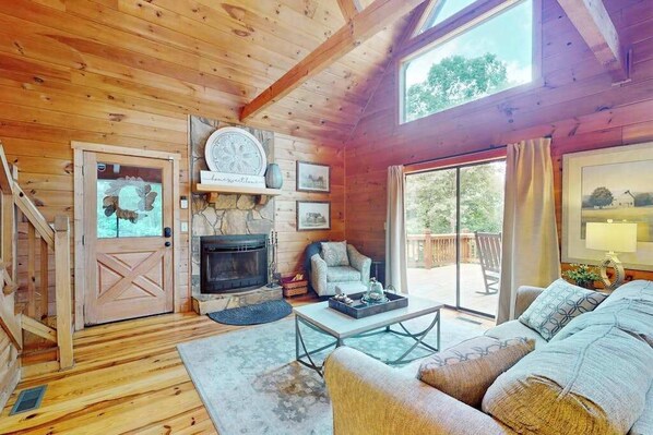 TV, fireplace, table football, offices - Moonlit Ridge Retreat (Ellijay)