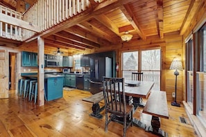 Dining - Pine Home Cabin Stay (Mineral Bluff)