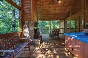 Outdoor dining - Natural High Cabin Helen (Sautee Nacoochee)