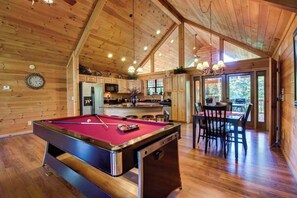 Games room - Natural High Cabin Helen (Sautee Nacoochee)
