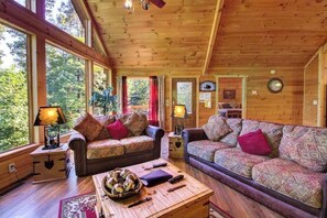 TV, fireplace, DVD player, offices - Natural High Cabin Helen (Sautee Nacoochee)