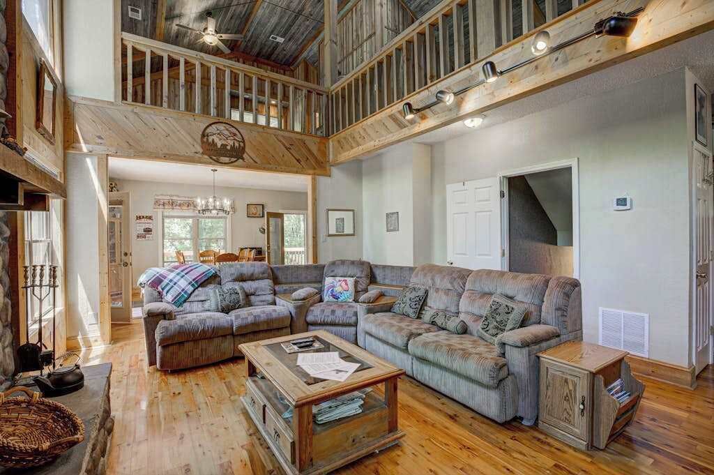 Arrowhead Falls Stay - Clayton, GA