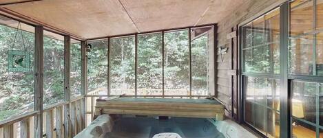 室內 SPA 浴池