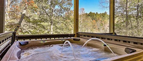 Outdoor spa tub