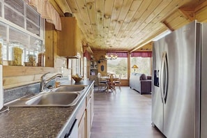 Interior - Grandview Cabin Stay (Sautee Nacoochee)