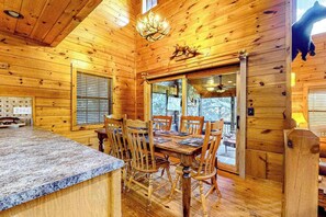 Dining - Cherokee Sunrise Cabin (Mineral Bluff)
