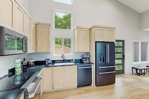 Coffee/tea maker, fridge, microwave, oven - Wadaview Blairsville (Blairsville)