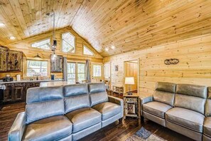 Fernseher, Kamin, DVD-Player, Arbeitsbereiche