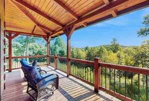 Property grounds - Blue Ridge Retreat on Wolf Creek (Mineral Bluff)