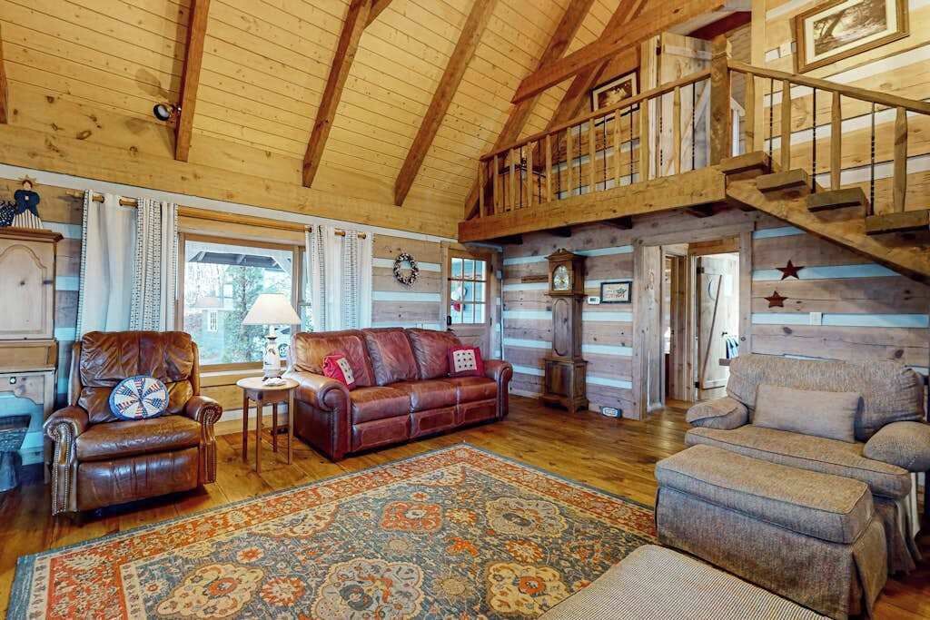 Treehouse Retreat Stay - Dillard, GA
