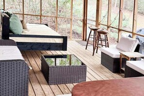Interior - Bear's Den Sautee Cabin (Sautee Nacoochee)