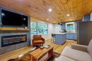 Fernseher, Kamin, Arbeitsbereiche