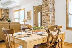 Dining - Lil Yellowstone Cabin (Morganton)