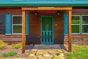Exterior detail - Lil Yellowstone Cabin (Morganton)
