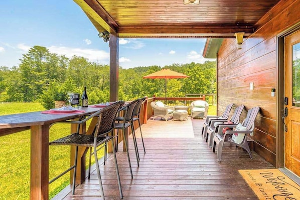 Outdoor dining - Lil Yellowstone Cabin (Morganton)