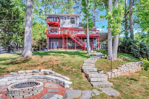 Morning Mist Lake House