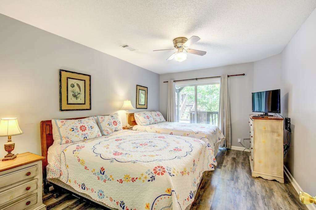 2 habitaciones, tabla de planchar con plancha, wifi y ropa de cama 