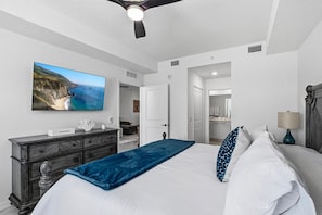Desk, iron/ironing board, WiFi, bed sheets - The 18th Fairway at Webbs Reserve Golf & Resort Community (Punta Gorda)