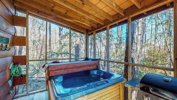 Indoor spa tub