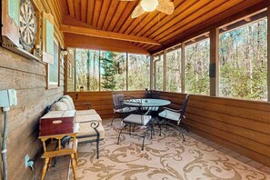 Dining - Black Bear Haus Stay (Sautee Nacoochee)