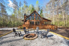 Property grounds - Black Bear Haus Stay (Sautee Nacoochee)