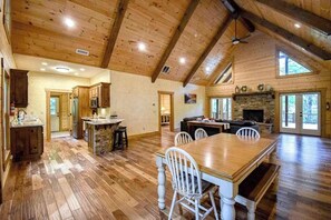 Dining - Toccoa River Run Cabin (Mineral Bluff)