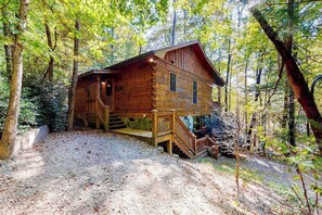 Exterior - Indian Rock Lake Cabin (Cherry Log)
