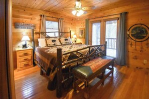 Iron/ironing board, WiFi, bed sheets - Cashes Mountain View (Cherry Log)