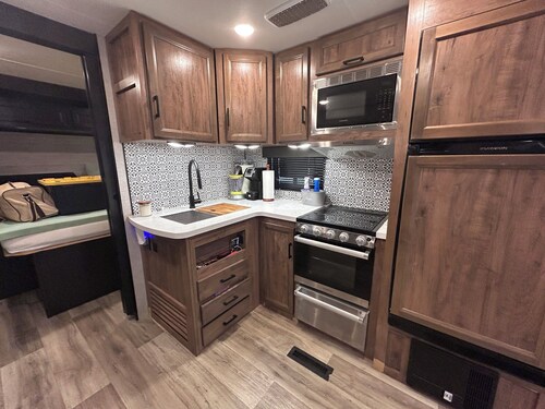 Quiet, spacious, family/Pet friendly covered Campsite. 5 min from Conley Bottom.