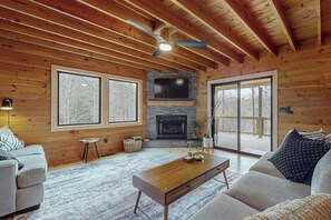Fernseher, Kamin, Arbeitsbereiche
