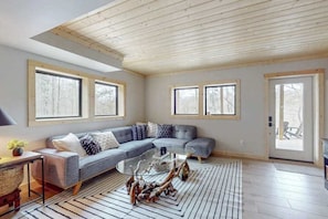 Fernseher, Kamin, Arbeitsbereiche