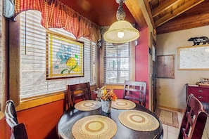 Dining - Arapho Cabin Getaway - Fireplace and Grill (Cherry Log)