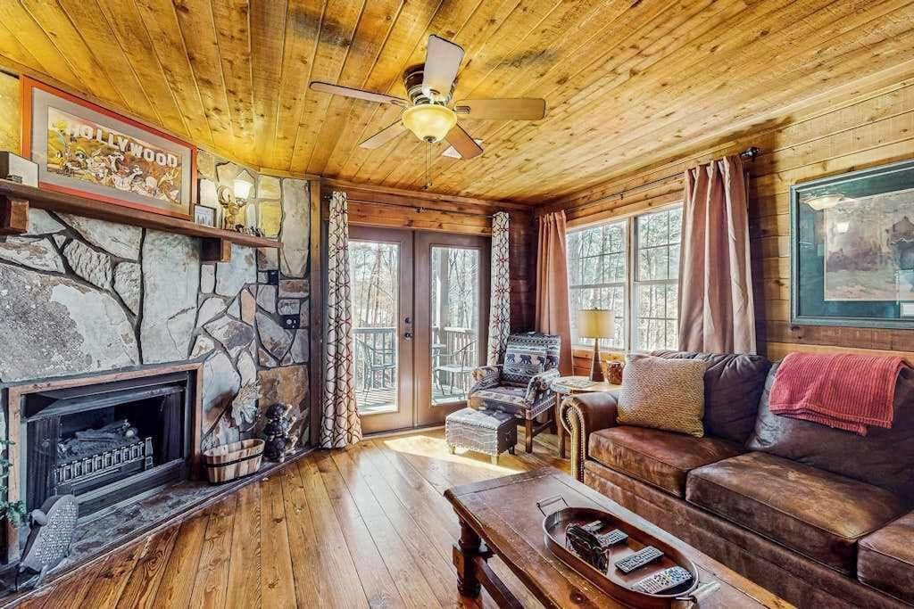 Fernseher, Kamin, DVD-Player, Arbeitsbereiche
