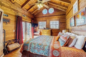 1 bedroom, iron/ironing board, WiFi, bed sheets - Arapho Cabin Getaway - Fireplace and Grill (Cherry Log)