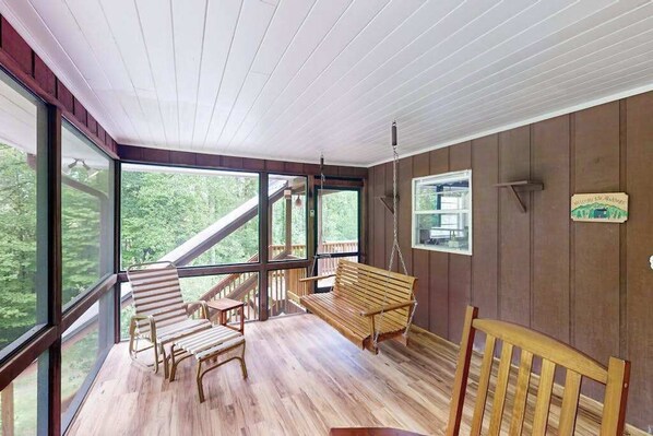 Interior - Shelby's Mountain Retreat (Blue Ridge)