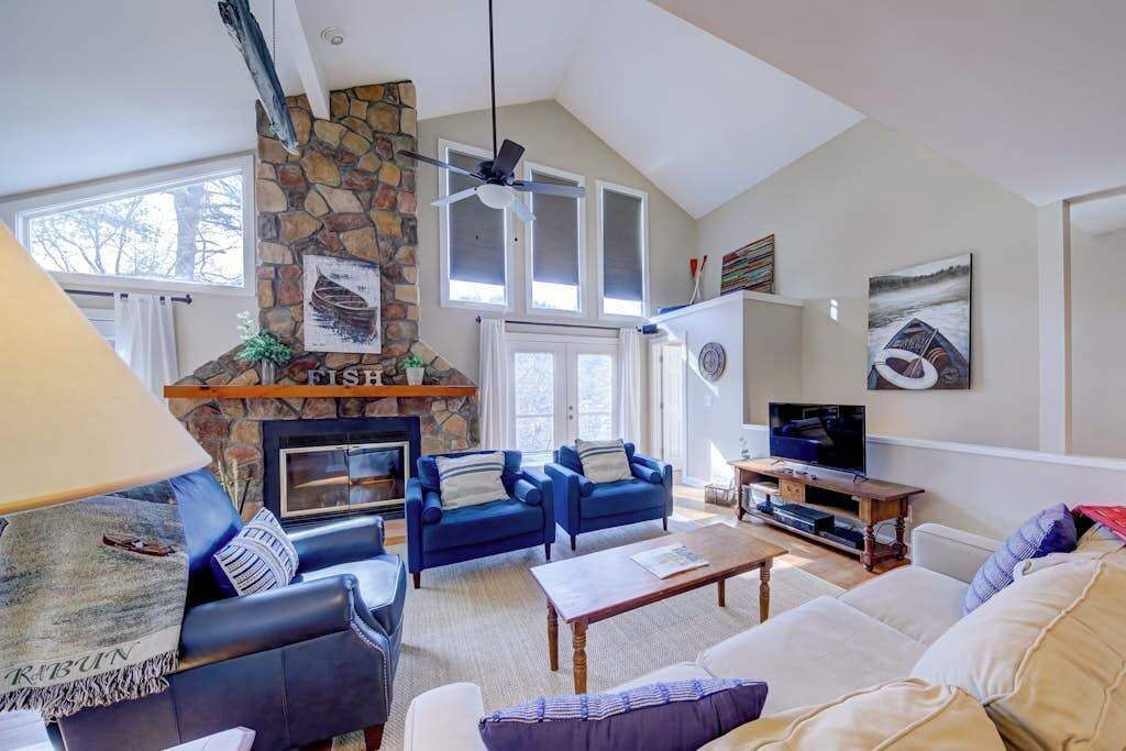 TV, fireplace, offices