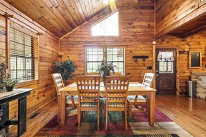 Dining - Bear Hug Lodge Stays (Ellijay)