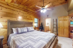 Iron/ironing board, WiFi, bed sheets - Bear Necessity Cabin (Hiawassee)