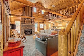 TV, fireplace, DVD player, stereo - Best Kept Secret Stay (Blue Ridge)