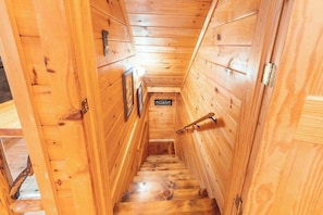 A wooden staircase with a sign reading 'CABIN' leading to a lower level. - Red Oak Luxe Mountain Cabin (Blue Ridge)