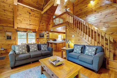 Lucille's Creekside Hideaway