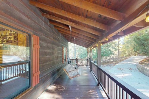 Lazy Bear Cabin Sautee