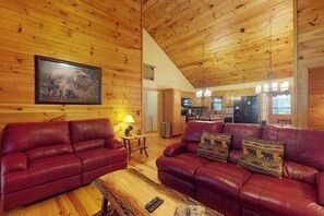 TV, fireplace, offices - Lazy Bear Cabin Sautee (Ellijay)