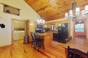 Dining - Lazy Bear Cabin Sautee (Ellijay)