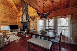Dining - Ellijay Family River Retreat (Ellijay)