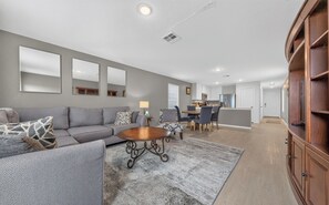 Living area - Luxury Stay in Converse – Minutes from San Antonio (Converse)