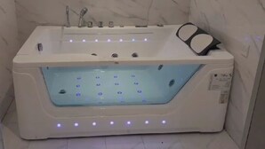 Family Suite, Garden View | Bathroom