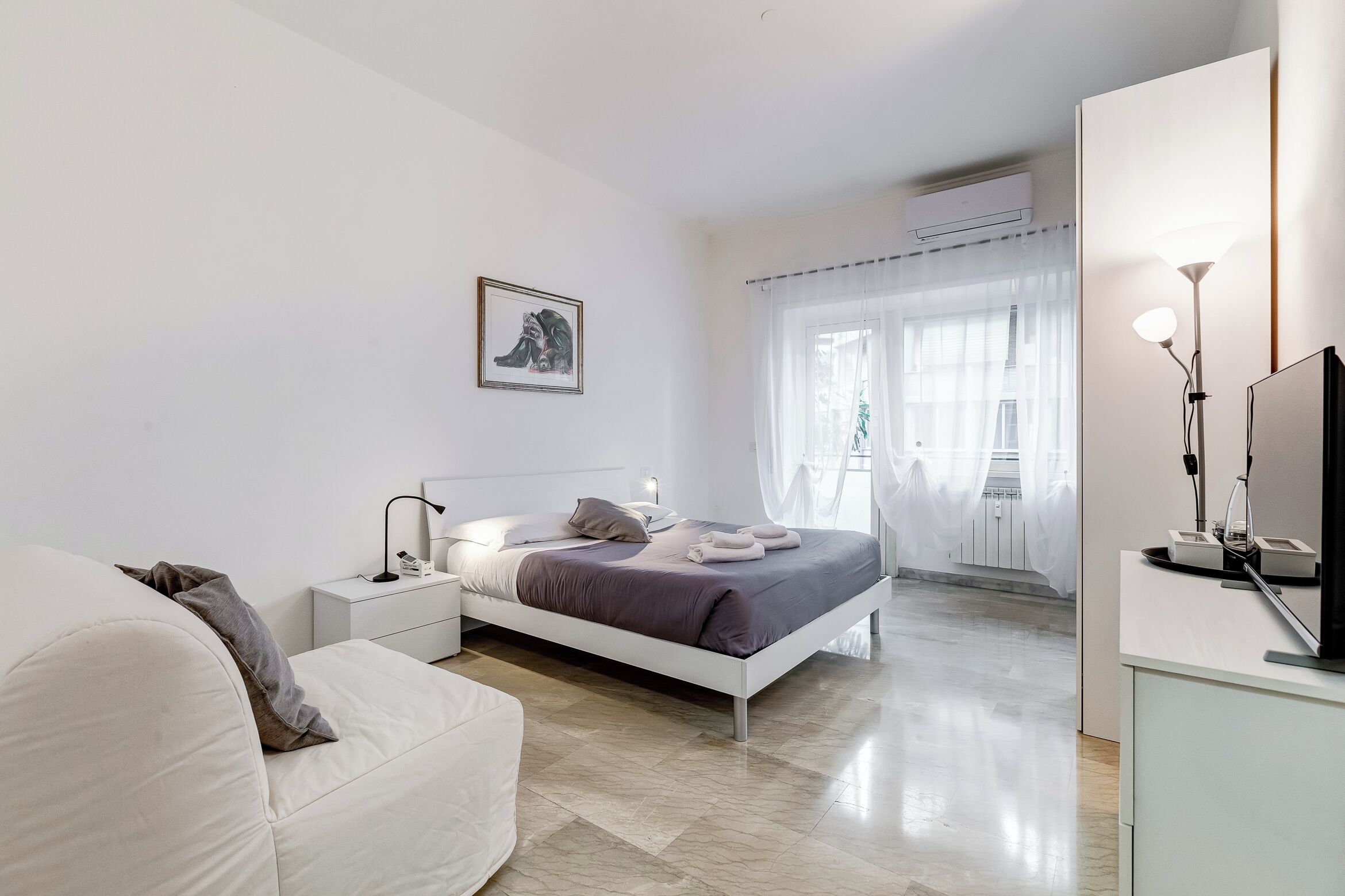 Habitación triple, balcón, vista a la ciudad