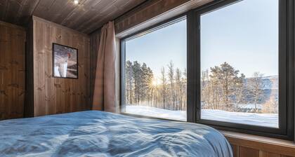 New luxury cabin in Geilo with hot tub, mountain views & ski access